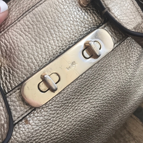⭐️SALE⭐️Coach Swagger - Metallic Gold - Picture 4 of 11